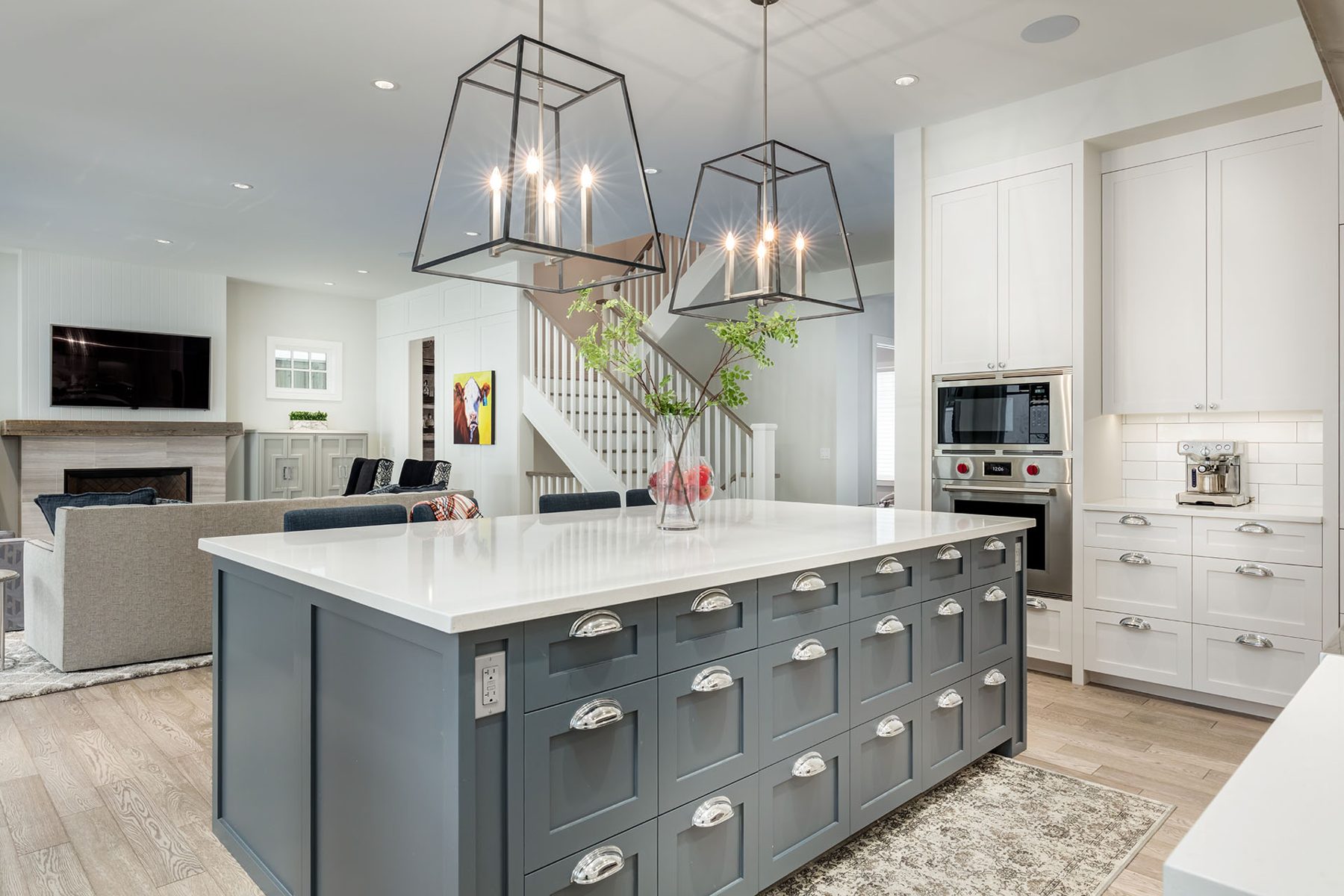 Modern kitchen island with gray cabinets and white quartz countertop — Cleret Velour