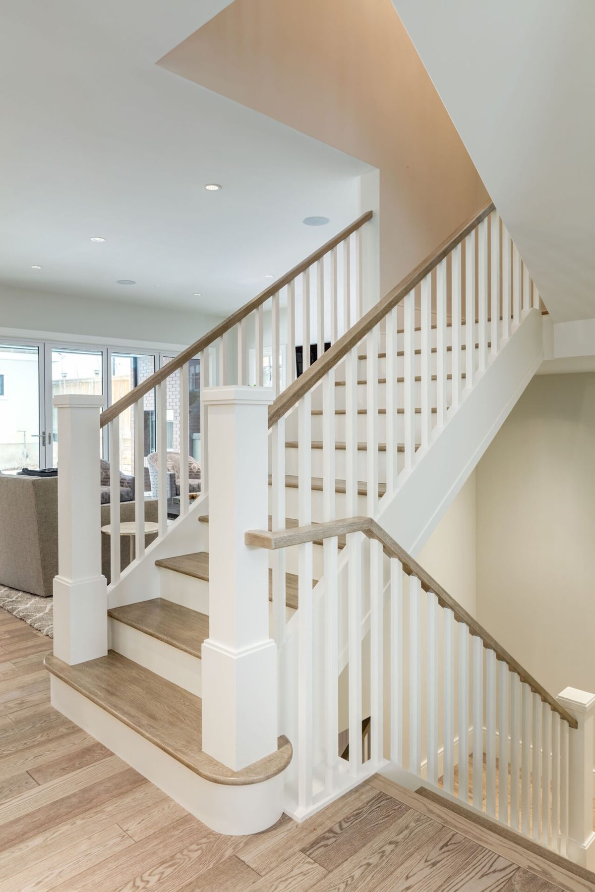 Modern staircase with white balusters and light wood treads — Cleret Velour