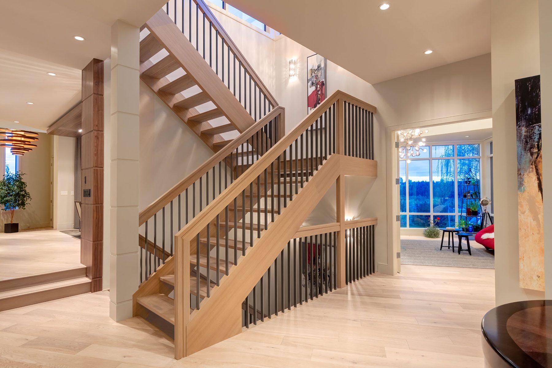 Wooden stairs with dark spindles, contemporary entryway, modern renovation stage — Evolution